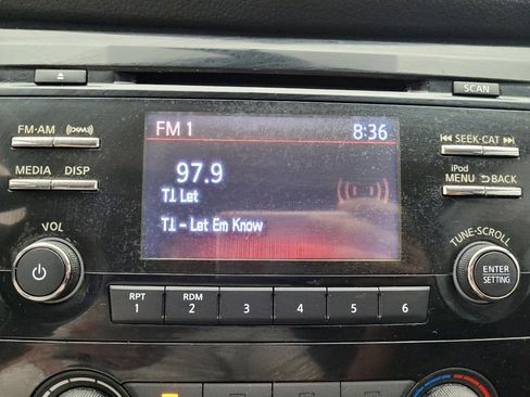 Used 2018 Nissan Rogue Sport S image 25