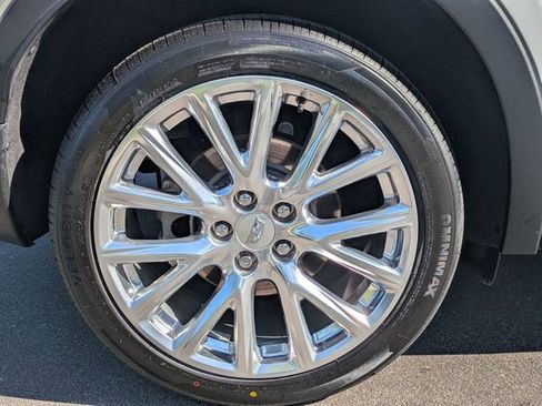 Used 2022 Cadillac XT4 Premium Luxury w/ Technology Package AWD/4WD image 12