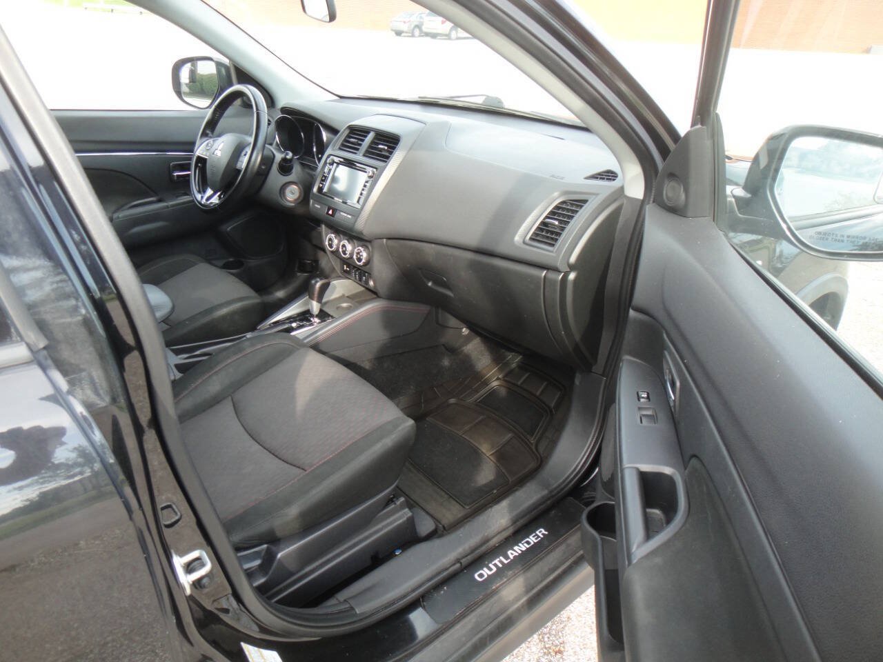 Used 2018 Mitsubishi Outlander Sport LE FWD image 9