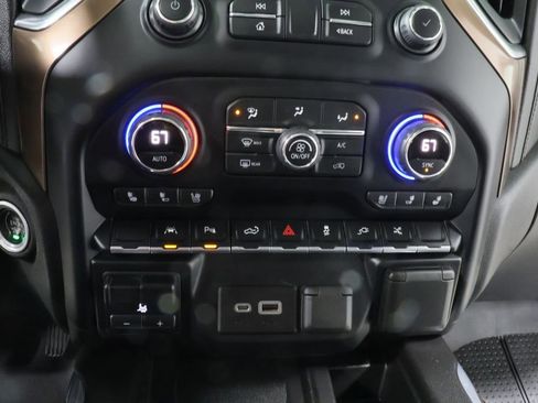 Used 2022 Chevrolet Silverado 1500 High Country AWD/4WD image 11