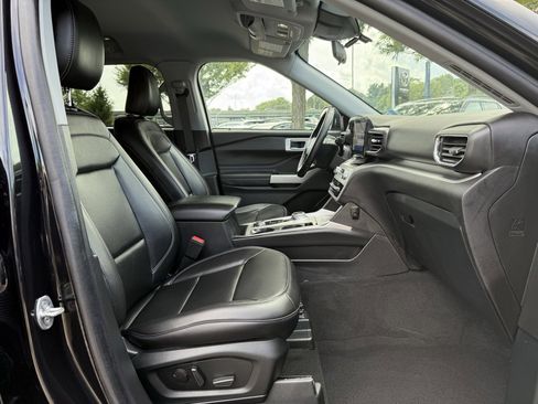 Certified 2022 Ford Explorer XLT w/ Equipment Group 202A image 30