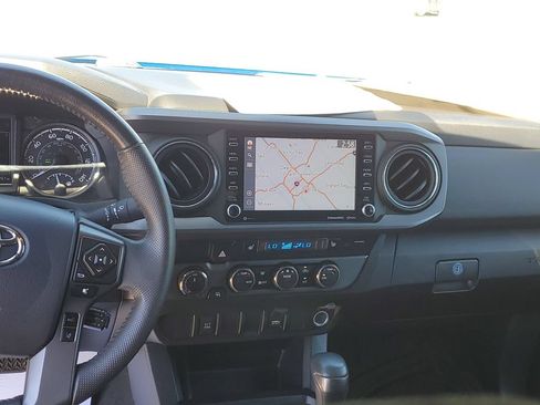 Used 2020 Toyota Tacoma TRD Off-Road AWD/4WD image 26