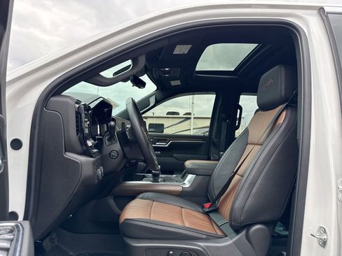 Used 2025 Chevrolet Silverado 1500 High Country image 13