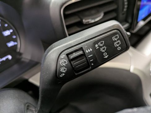 Used 2022 Ford Explorer XLT w/ Equipment Group 202A image 17