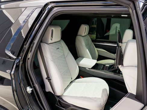 Used 2025 Cadillac Escalade V AWD/4WD image 13