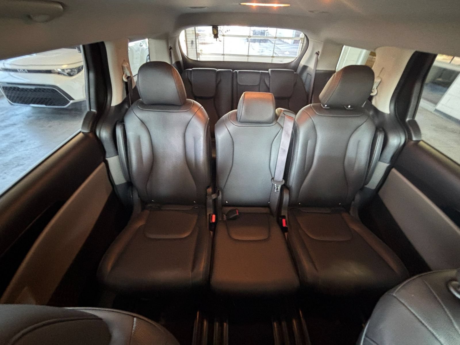 Used 2026 Kia Carnival FWD image 40