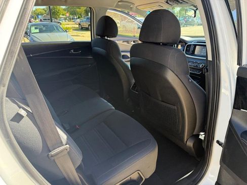 Used 2018 Kia Sorento AWD image 17