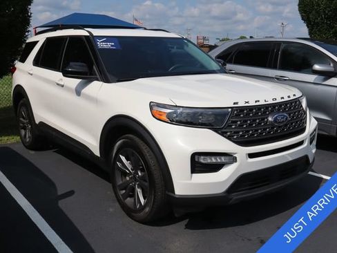 Used 2023 Ford Explorer XLT w/ Equipment Group 202A AWD/4WD image 3