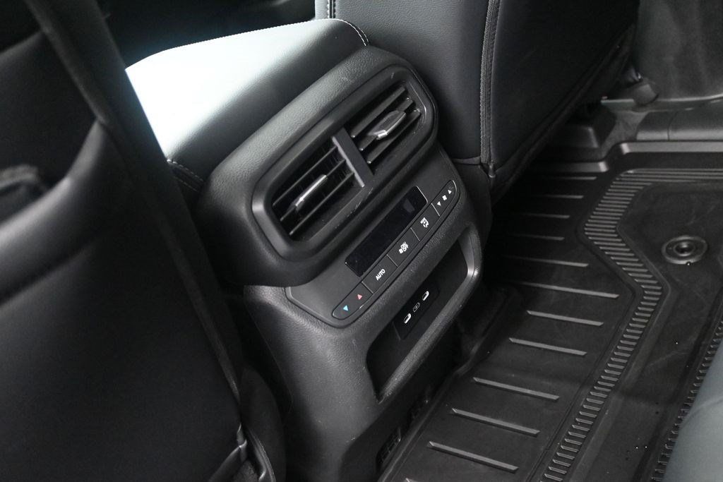 Used 2025 Honda Pilot Touring image 19