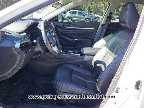 Used 2025 Nissan Altima 2.5 SR image 3