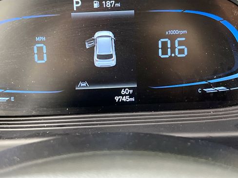 Used 2023 Hyundai Venue SEL w/ Cargo Package image 12