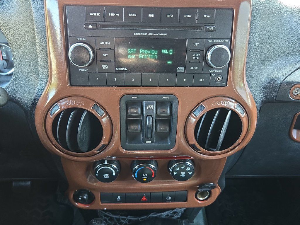 Used 2012 Jeep Wrangler Unlimited Rubicon w/ Max Tow Pkg AWD/4WD image 23