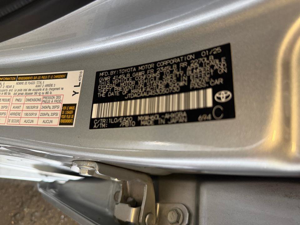 Certified 2025 Toyota Prius XLE FWD image 39