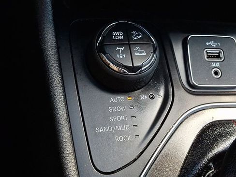 Used 2021 Jeep Cherokee Trailhawk w/ Trailer Tow Group image 25