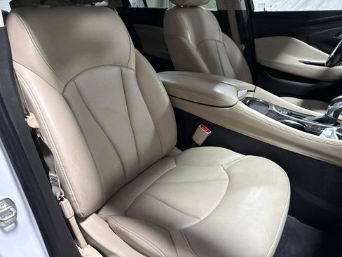 Used 2019 Buick Envision Essence w/ LPO, Road Trip Package FWD image 9