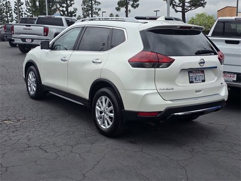 Used 2018 Nissan Rogue SV w/ Premium Package image 6