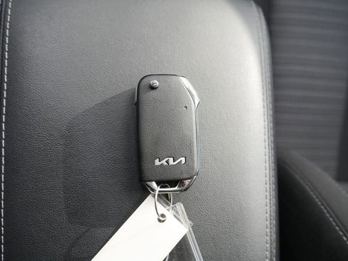 Used 2023 Kia Sorento LX AWD/4WD image 37