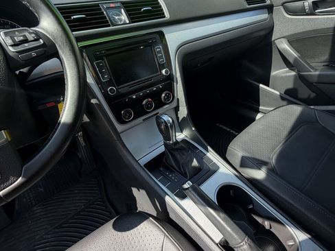 Used 2013 Volkswagen Passat TDI SE FWD image 19
