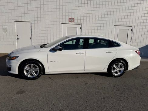 Used 2022 Chevrolet Malibu LT image 3