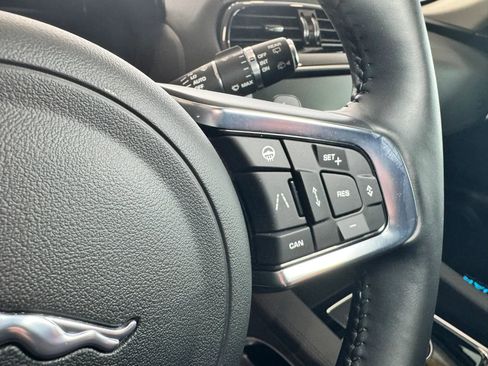 Used 2020 Jaguar F-PACE Prestige image 28