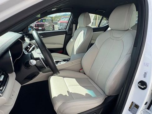 Used 2025 Genesis G70 2.5T image 28