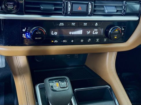 Certified 2025 Nissan Pathfinder Platinum AWD/4WD image 10