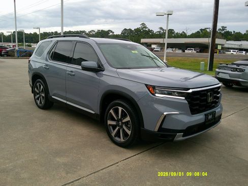 Used 2023 Honda Pilot Touring image 5