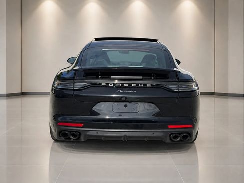 Used 2023 Porsche Panamera image 4