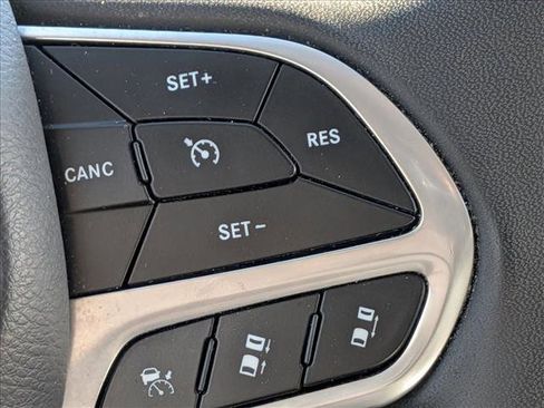 Used 2022 Chrysler Pacifica Touring-L image 10