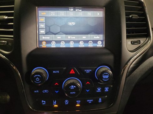 Used 2021 Jeep Grand Cherokee Laredo AWD/4WD image 25