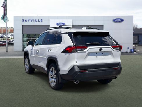 Used 2024 Toyota RAV4 XLE Premium FWD image 4