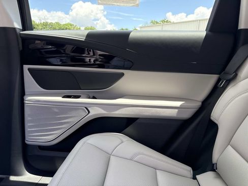 New 2026 Lincoln Nautilus Premier AWD/4WD image 17