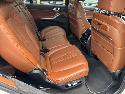 Used 2024 BMW X7 xDrive40i w/ M Sport Package AWD/4WD image 15