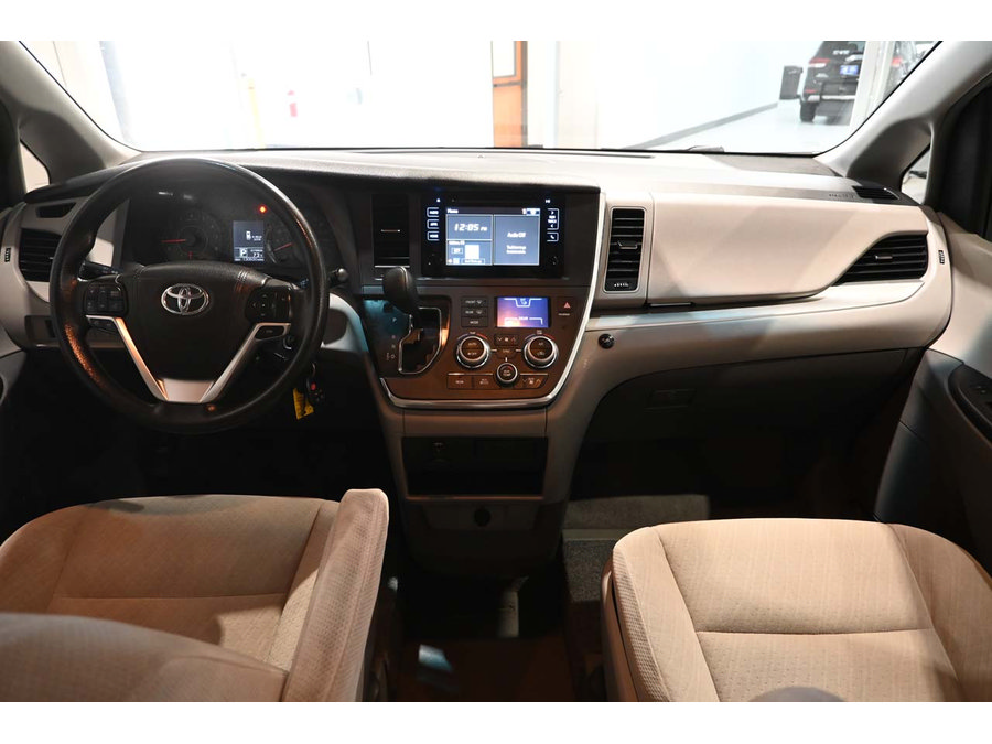 Used 2017 Toyota Sienna LE FWD image 22