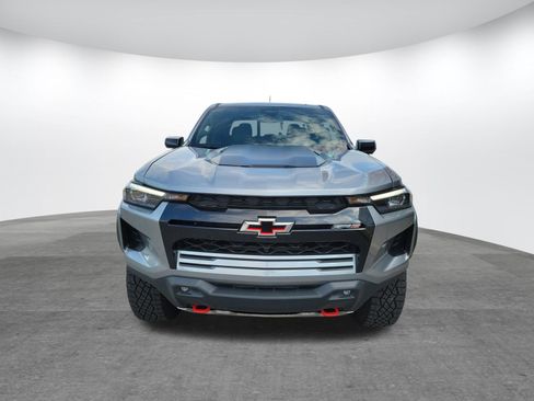 Used 2025 Chevrolet Colorado ZR2 w/ Technology Package AWD/4WD image 2