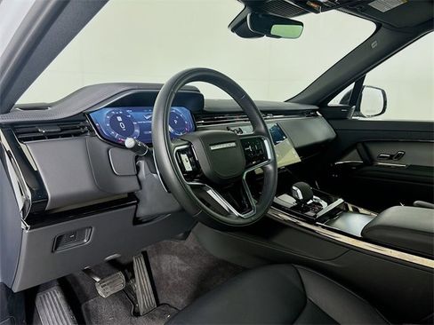 Used 2025 Land Rover Range Rover Sport SE image 9