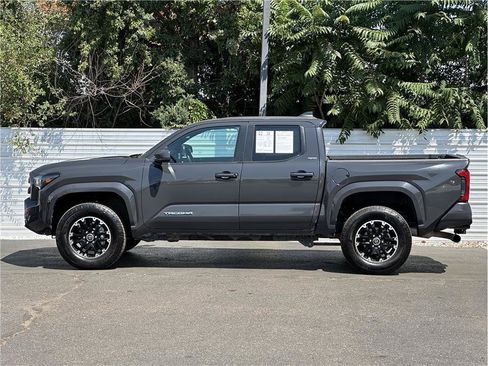 Used 2024 Toyota Tacoma SR5 AWD/4WD image 13