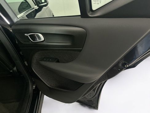 Used 2025 Volvo XC40 B5 Core image 31