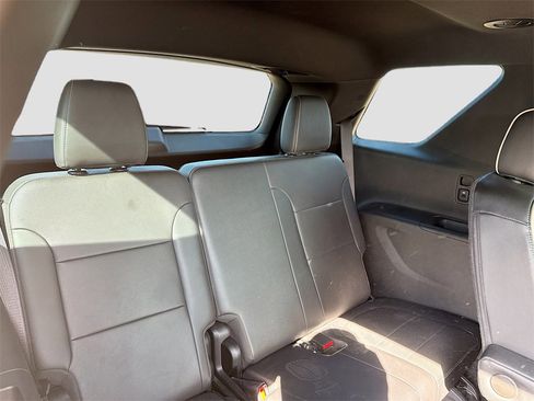 Used 2023 Chevrolet Traverse Premier w/ Redline Edition image 29