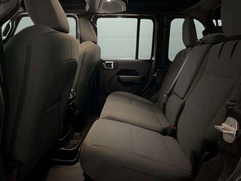 Used 2024 Jeep Wrangler Unlimited image 18