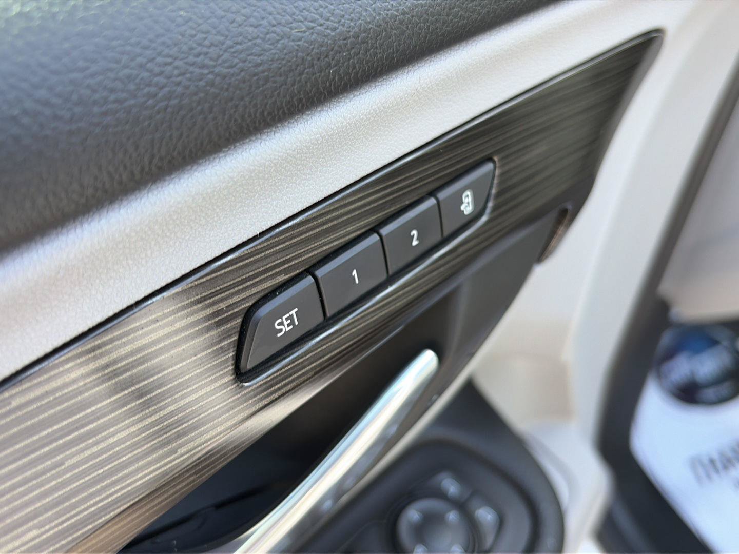 Used 2022 GMC Terrain SLT w/ Infotainment Package II FWD image 15