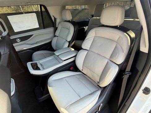 New 2026 Lincoln Navigator Reserve AWD/4WD image 23
