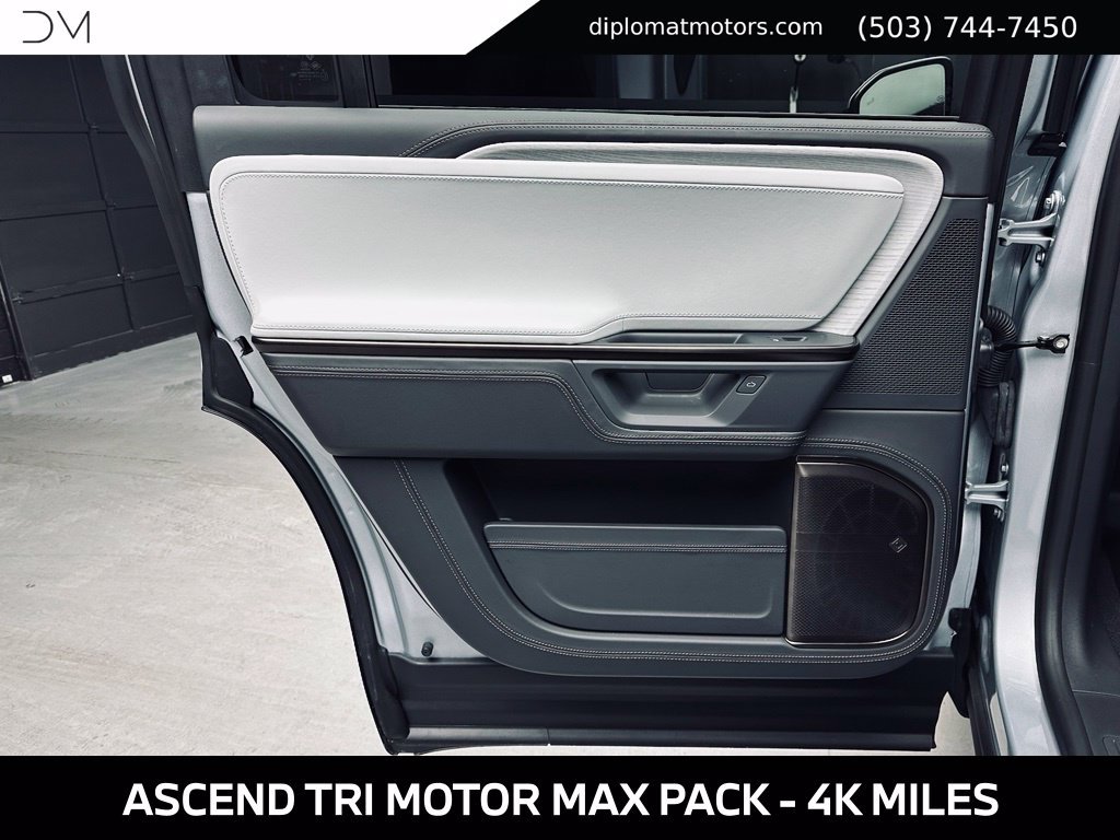 Used 2025 Rivian R1S Premium Dual AWD/4WD image 29