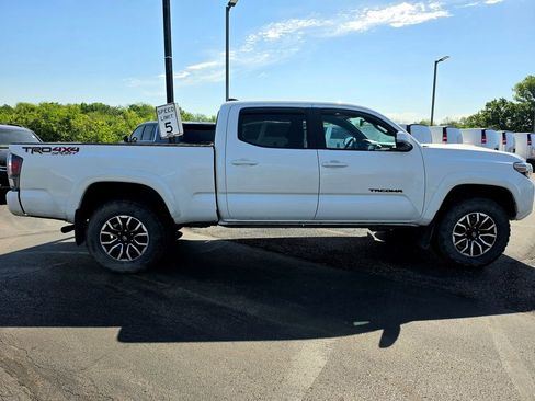 Used 2020 Toyota Tacoma TRD Sport AWD/4WD image 12