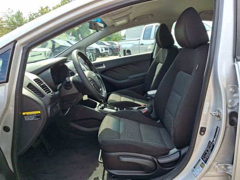 Used 2017 Kia Forte LX image 12