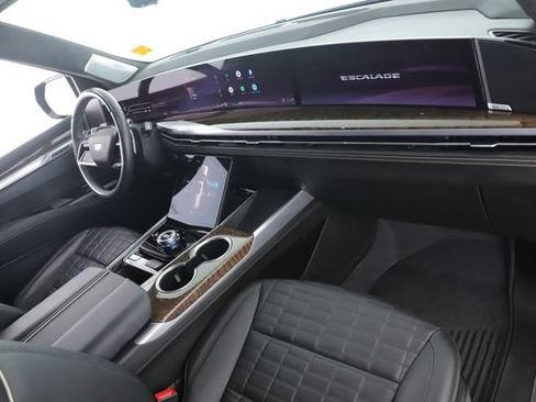 Used 2025 Cadillac Escalade Sport Platinum w/ LPO, Floor Liner Package AWD/4WD image 35