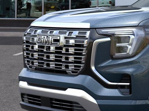 New 2026 GMC Terrain Denali w/ LPO, Black Badging Package AWD/4WD image 13