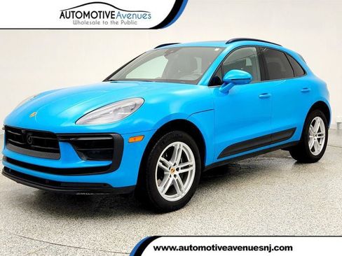 Used 2022 Porsche Macan w/ Premium Package Plus image 1