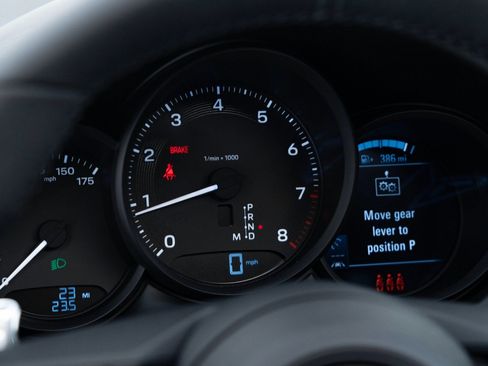 Used 2025 Porsche Macan image 25