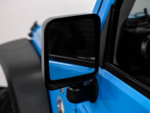 Used 2017 Jeep Wrangler Unlimited Rubicon w/ Connectivity Group AWD/4WD image 39